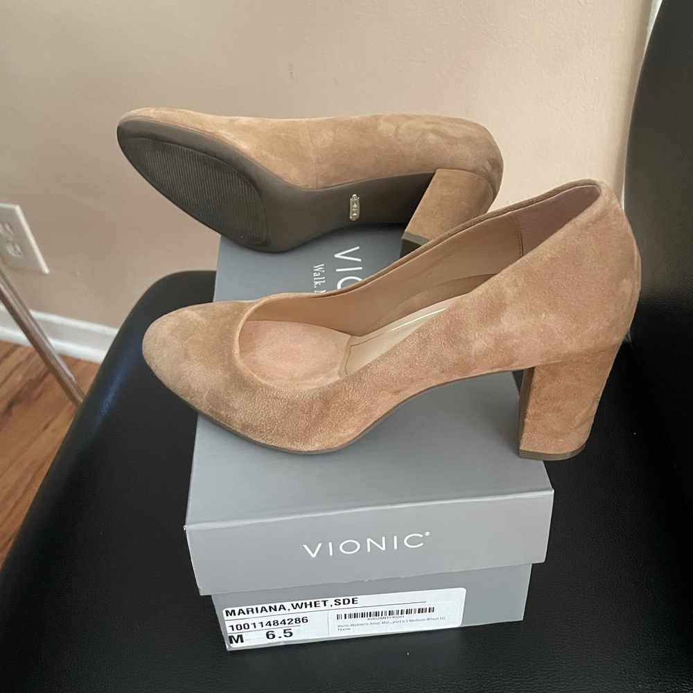 Vionic Pumps - Picture 4 of 8